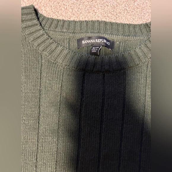 BANANA REPUBLIC ARMY GREEN CREWNECK SWEATER - Picture 3 of 3